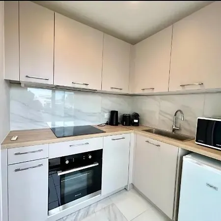 Апартаменти Moderne A Les Pins - 30 M² Avec Balcon Жюан-ле-Пен