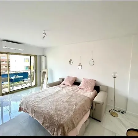 Apartment Moderne A Les Pins - 30 M² Avec Balcon Juan-les-Pins