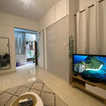 Moderne A Les Pins - 30 M² Avec Balcon *