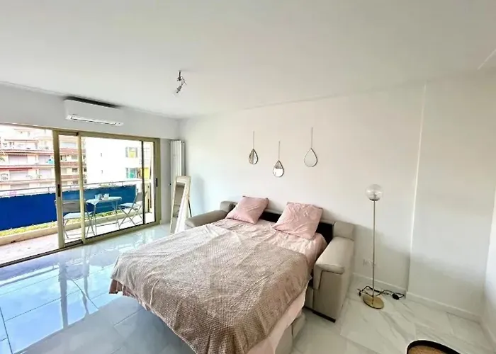 公寓 Moderne A Les Pins - 30 M² Avec Balcon 胡安莱潘