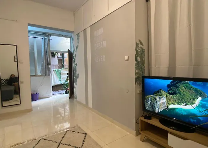 Moderne A Les Pins - 30 M² Avec Balcon *